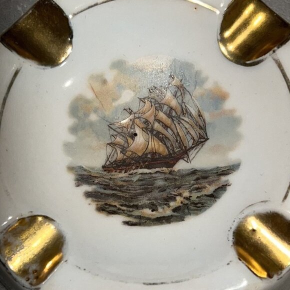 LIMOGES small Sailing boat ashtray with gold tone - Picture 4 of 12